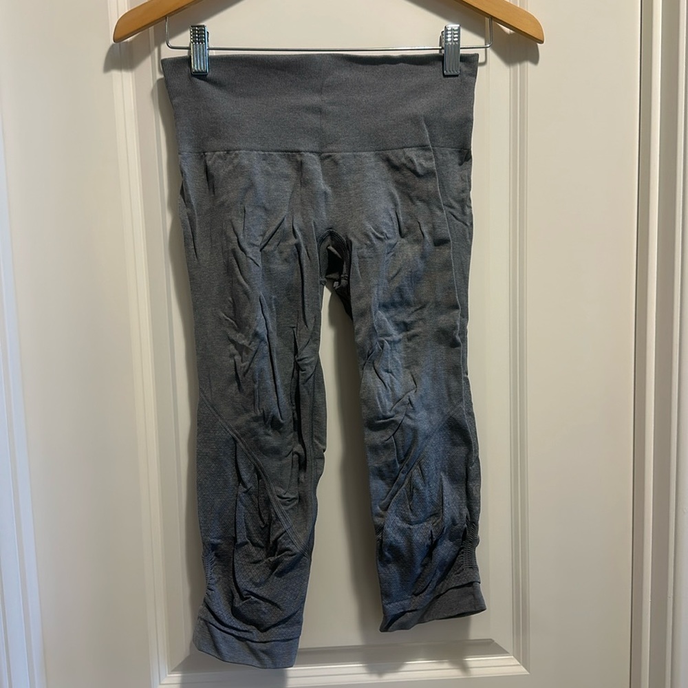 Lululemon in the flow capri tights grey size 4